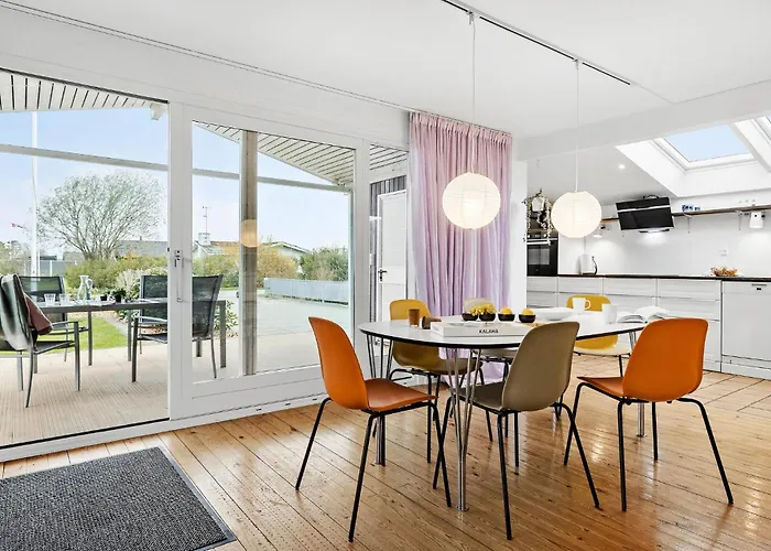 3 Bedroom Amazing In Holiday home